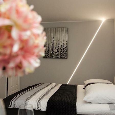 Novel Mini Apartment Варшава Екстериор снимка