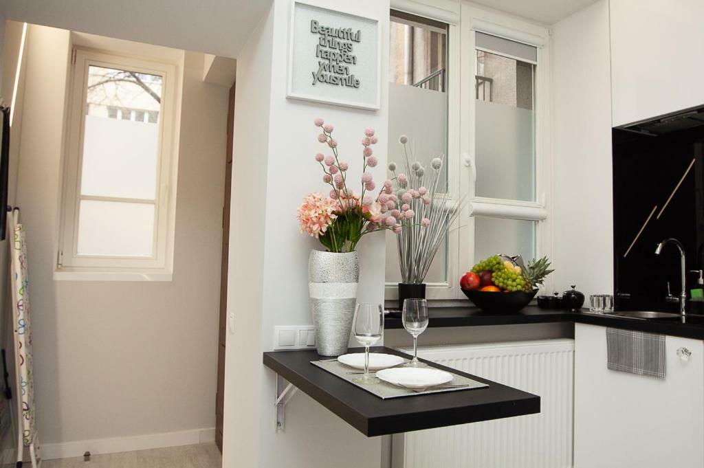 Novel Mini Apartment Варшава Екстериор снимка